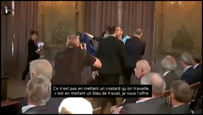 Видеоклип Macron essaye de faire disparaitre cette vidéo du net faites-là tourner 
