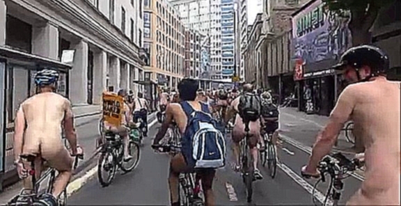 В Великобритании проходит ежегодный заезд обнажённых велосипедистов 