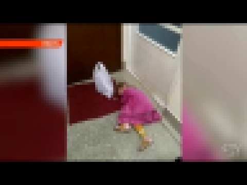 Почему 3-летняя девочка спала под дверью квартиры в Скиделе? Что говорят родители, соседи и милиция 