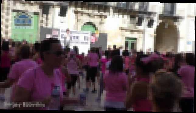 Женские танцы против рака в Аликанте, общественная акция в Испании 