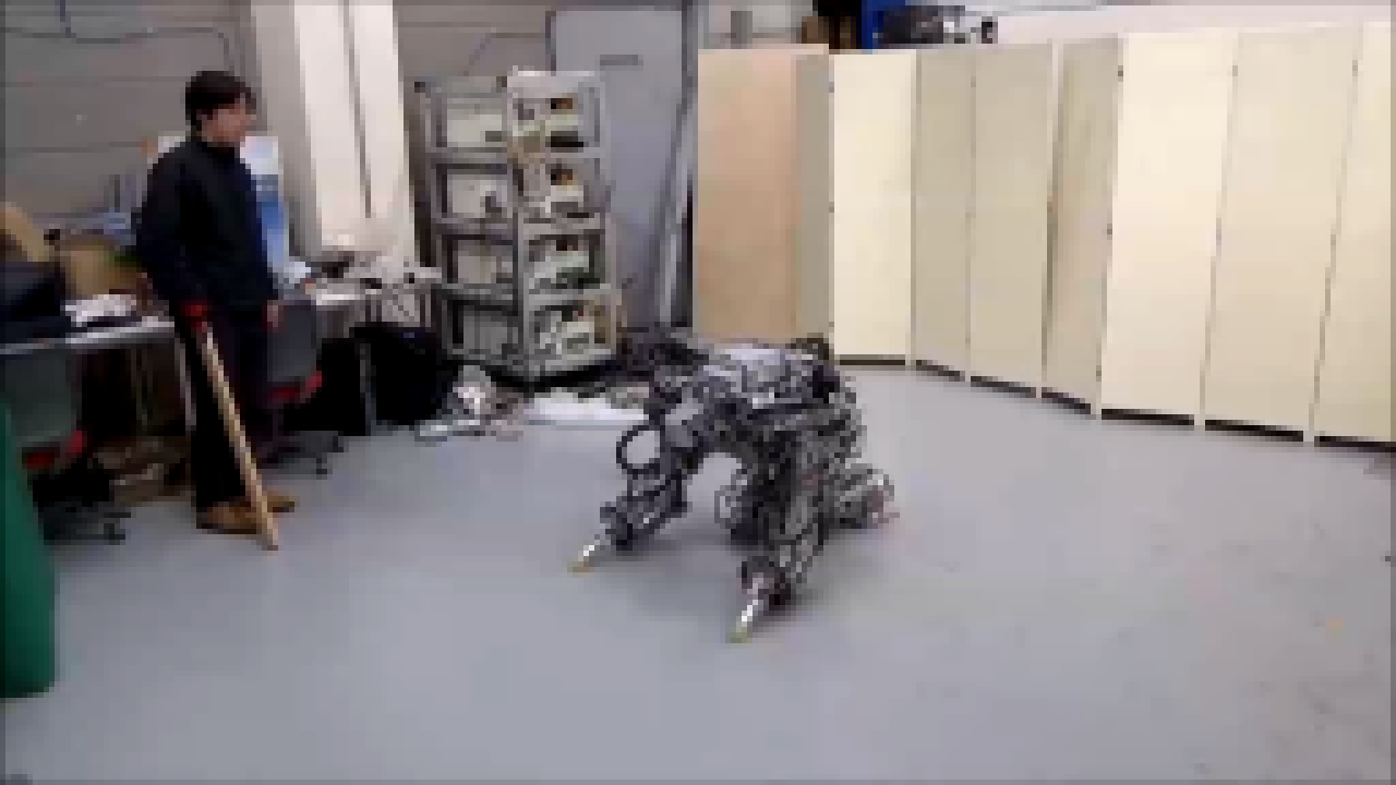 Роботы научились вставать после падений 