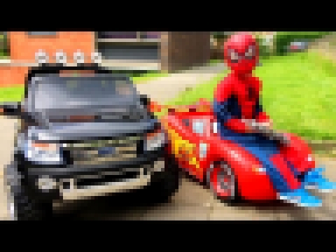Человек Паук Катается на Машине Молния Маквин Spider-Man Ride Cars Lightning McQueen and Ford Ranger 