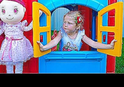 Настя и Кукла построили новый детский дом Nastya and Doll Pretend Play in Playhouse for children 
