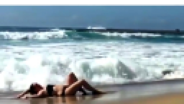 девушка на пляжу 
