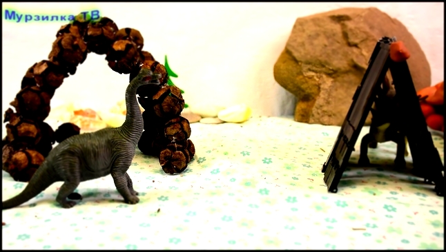 Чья ИЗБУШКА КРУЧЕ? Домики ДИНОЗАВРОВ. Мультфильм с игрушками динозавров для детей 