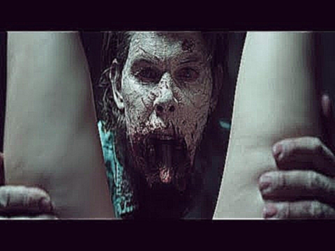 Зомби кусает девушку за одно место ► Скауты против зомби 2015 