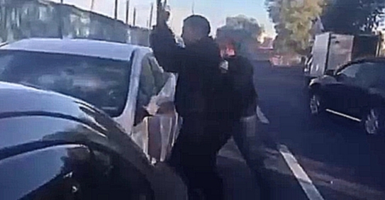 Видеоклип Наркоман вырубился за рулем, и надавил на педаль газа 