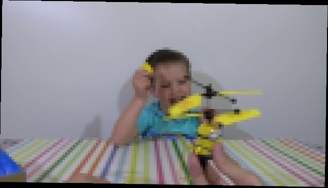 Летающий миньон распаковка игрушки запускаем Unboxing flying Minion boy run it on 