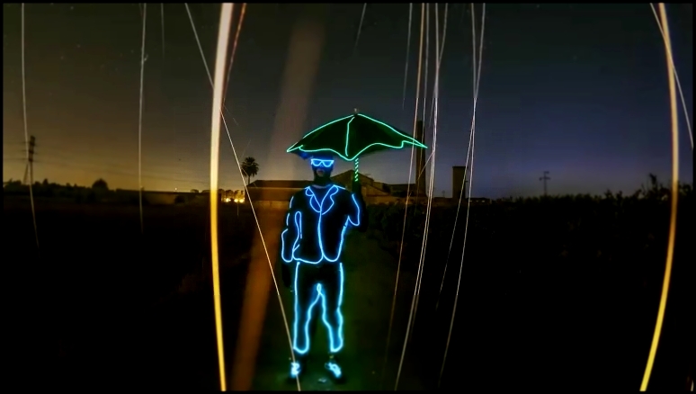 Видео из ночных снимков, снятых на экшн-камеру в технике «рисования светом» 
