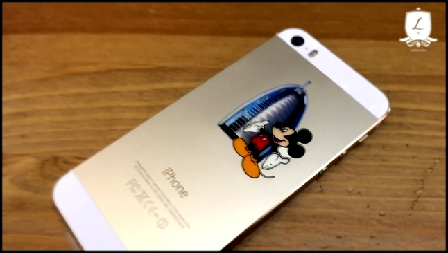 Видеоклип iPhone 5s со светящимся логотипом «Микки Маус» 