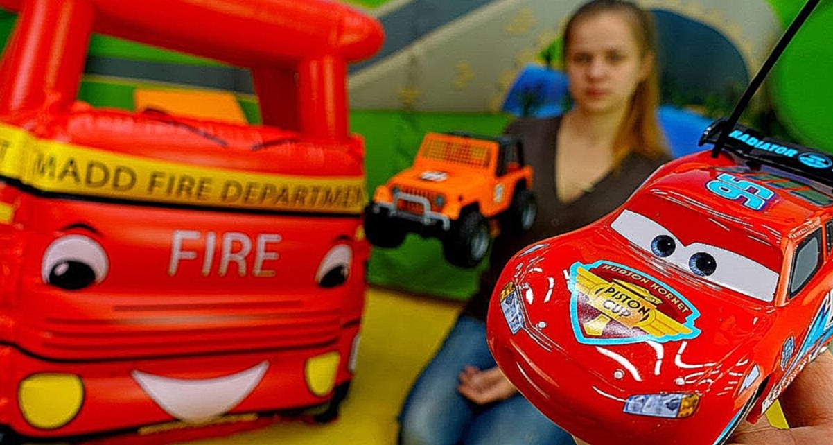 Видео для детей: Молния Маквин и Гоночный парк. Машинки. Гонки 