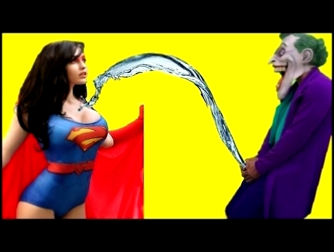Смешные видео Шалости джокер ссать в груди Супер девушка - Человек-паук и Эльза весело супергероя 