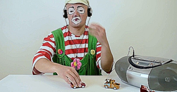 Мультик тачки - машинки и Клоун Андрэ, слушают музыку. 