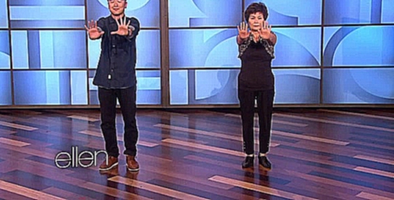 Мама и сын танцуют под Gangnam Style 