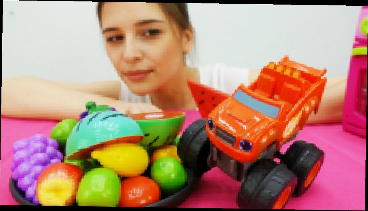 Видеоклип Чудо машинка и кафе: ВСПЫШ едет за арбузом. Игры для детей с машинками и фруктами 