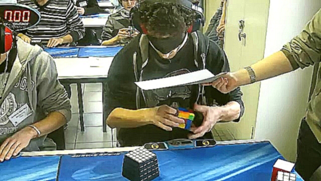 Сборка кубика Рубика с завязанными глазами 