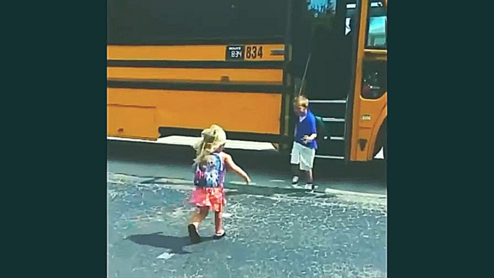 Девочка встречает брата из школы 
