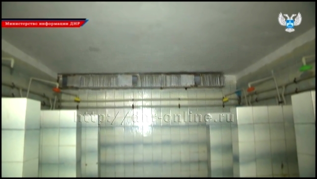 Донецкие волонтеры отремонтировали душевую зону в общежитии для переселенцев 