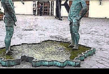 Скульптура-фонтан «Писающие мужчины» в Праге 