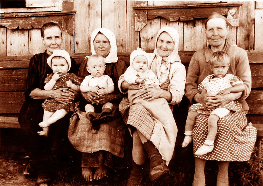 Родные жены, мамы, бабушки и дочки Мясников