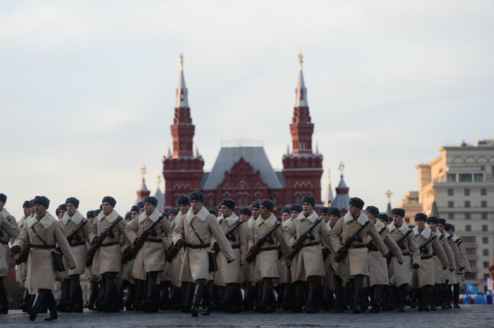 Когда состоялся военный парад на красной площади. Парад 7 ноября 2014 года на красной площади. Парад на красной площади 1941. Маршируют на красной площади. Парад Советской армии 7 ноября.